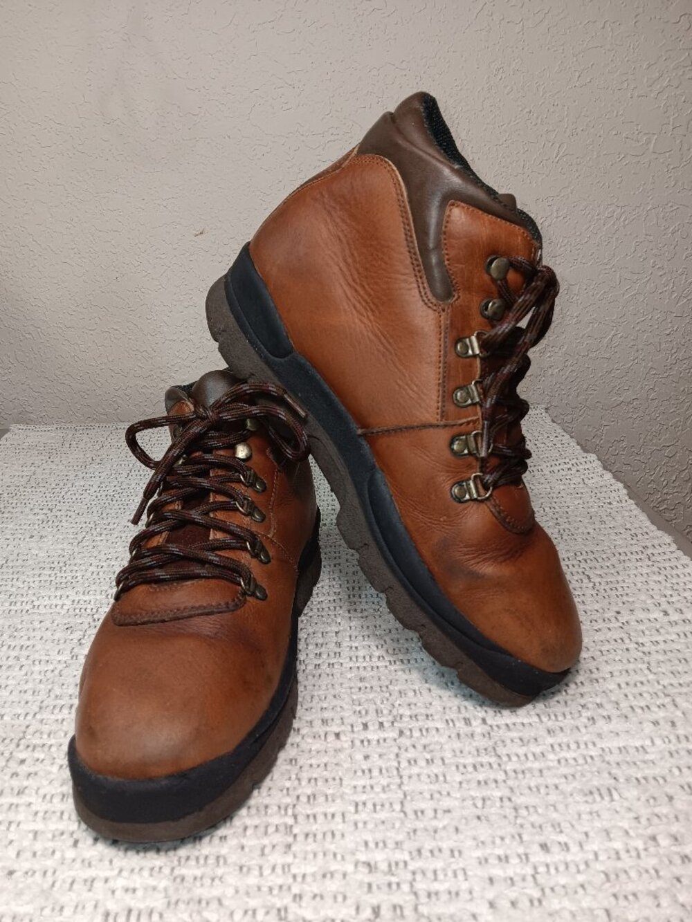 Bass vintage men's waterproof leather Thinsulate hiker boots sz 9 Medium